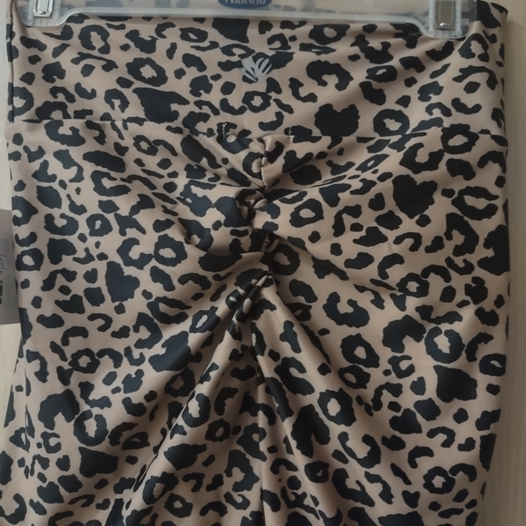 NWT Forever 21 Scrunch Leopard Print Leggings - Picture 2 of 2